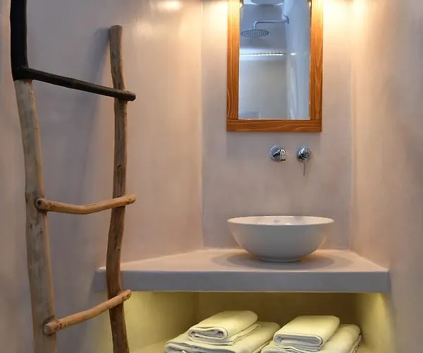 Key 2 * Santa Maria (Paros)