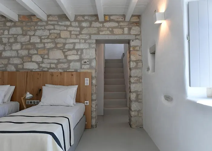 Key 2 * Santa Maria (Paros)