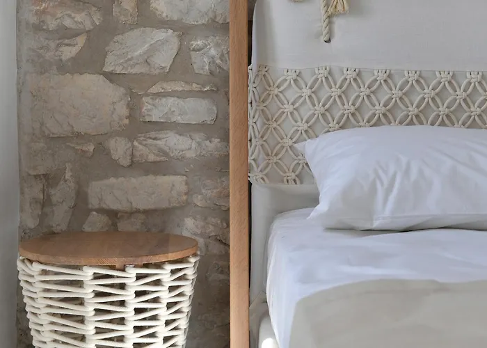 Key 2 * Santa Maria (Paros)