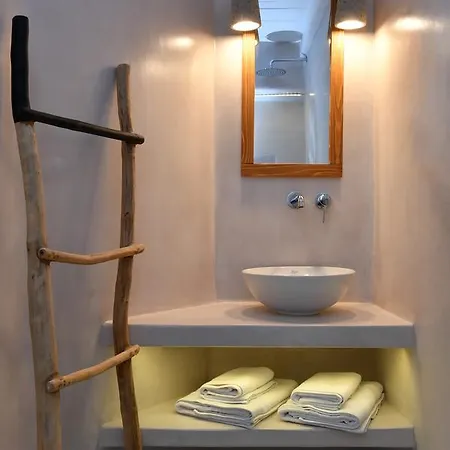 Key 2 * Santa Maria (Paros)