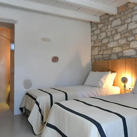 Key 2 * Santa Maria (Paros)