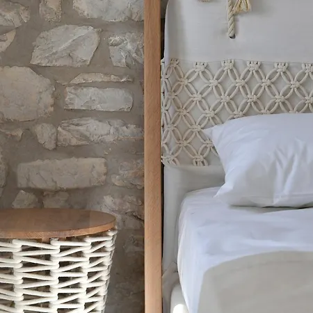 Key 2 * Santa Maria (Paros)